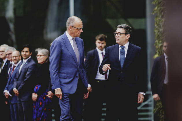 L R Friedrich Merz, CDU, Chancellor of Germany, and Andrew Burnham, Prime Minister of the United Kingdom, photographed during a reception with military honors at the Federal Chancellery in Berlin, October 8, 2026, Berlin, Germany Copyright: xFlorianxGaertnerx