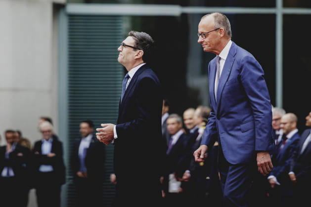 R. L. Friedrich Merz of the CDU, Chancellor of Germany, and Andrew Burnham, Prime Minister of the United Kingdom, photographed during a reception with military honors at the Federal Chancellery in Berlin, October 8, 2026, Berlin, Germany Copyright: xFlorianxGaertnerx