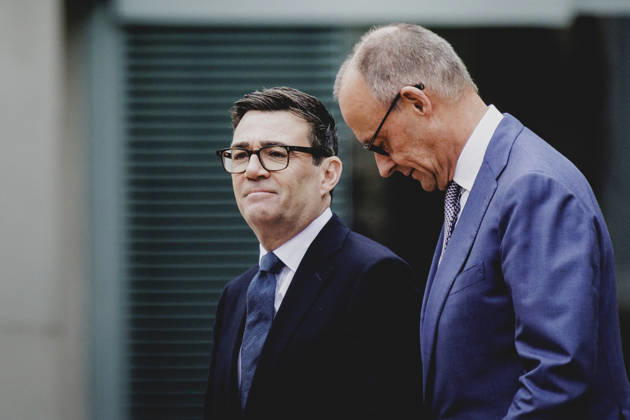R. L. Friedrich Merz of the CDU, Chancellor of Germany, and Andrew Burnham, Prime Minister of the United Kingdom, photographed during a reception with military honors at the Federal Chancellery in Berlin, October 8, 2026, Berlin, Germany Copyright: xFlorianxGaertnerx