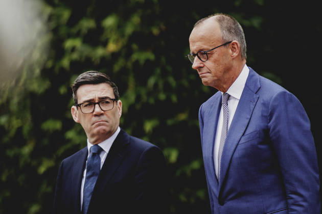 R. L. Friedrich Merz (CDU), Chancellor of Germany, and Andrew Burnham, Prime Minister of the United Kingdom, photographed during a reception with military honors at the Federal Chancellery in Berlin, October 8, 2026, Berlin, Germany Copyright: xFlorianxGaertnerx