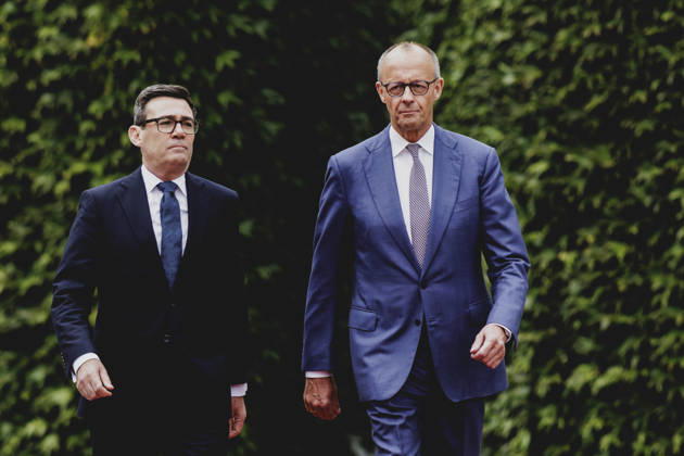 R. L. Friedrich Merz of the CDU, Chancellor of Germany, and Andrew Burnham, Prime Minister of the United Kingdom, photographed during a reception with military honors at the Federal Chancellery in Berlin, October 8, 2026, Berlin, Germany Copyright: xFlorianxGaertnerx