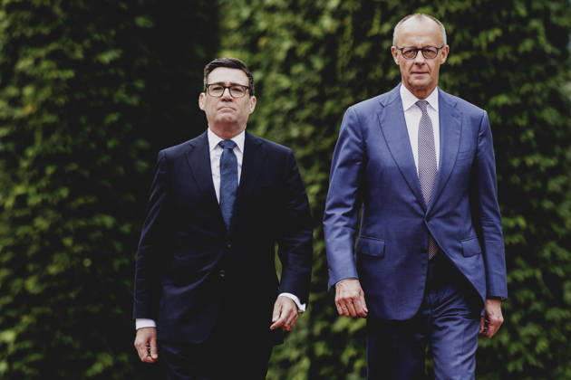 R. L. Friedrich Merz of the CDU, Chancellor of Germany, and Andrew Burnham, Prime Minister of the United Kingdom, photographed during a reception with military honors at the Federal Chancellery in Berlin, October 8, 2026, Berlin, Germany Copyright: xFlorianxGaertnerx