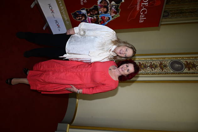 Kathy Kelly and Viola Klein at the press conference and presentation of the 16th HOPE Award for the 18th HOPE Gala in Dresden at the Schauspielhaus Dresden, Dresden, October 8, 2026 Copyright: xMatthiasxWehnertx