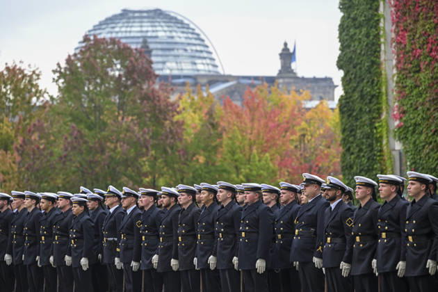 British Prime Minister Burnham welcomed with military ceremony in Berlin BERLIN, GERMANY - OCTOBER 8: Members of the military guard of honor stand in formation during a welcoming ceremony for British Prime Minister Andy Burnham, hosted by German Chancellor Friedrich Merz at the Federal Chancellery in Berlin, Germany, on October 8, 2026. Halil Sagirkaya Anadolu Berlin Germany. Editorial use only. Please get in touch for any other usage.  Copyright: x2026xAnadoluxHalilxSagirkayax