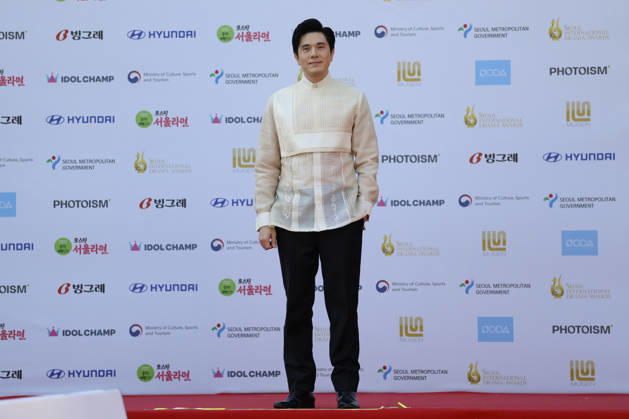 red carpet at Seoul Drama Awards in South Korea Filipino actor Paulo Avelino poses for photos on the red carpet during the 21st Seoul International Drama Awards in Seoul, South Korea, on October 08, 2026. Seoul South Korea Copyright: xMatrixxImages JungxUi-Chelx