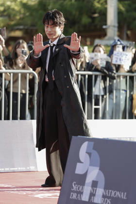 red carpet at Seoul Drama Awards in South Korea South Korean actor Koo Kyo-hwan poses for photos on the red carpet during the 21st Seoul International Drama Awards in Seoul, South Korea, on October 08, 2026. Seoul South Korea Copyright: xMatrixxImages JungxUi-Chelx