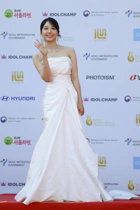 red carpet at Seoul Drama Awards in South Korea South Korean singer and actress Jeong Eun-ji poses for photos on the red carpet during the 21st Seoul International Drama Awards in Seoul, South Korea, on October 08, 2026. Seoul South Korea  Copyright: xMatrixxImages JungxUi-Chelx
