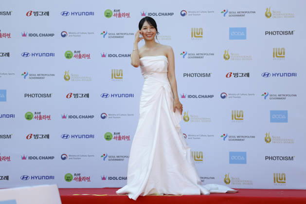 red carpet at Seoul Drama Awards in South Korea South Korean singer and actress Jeong Eun-ji poses for photos on the red carpet during the 21st Seoul International Drama Awards in Seoul, South Korea, on October 08, 2026. Seoul South Korea  Copyright: xMatrixxImages JungxUi-Chelx
