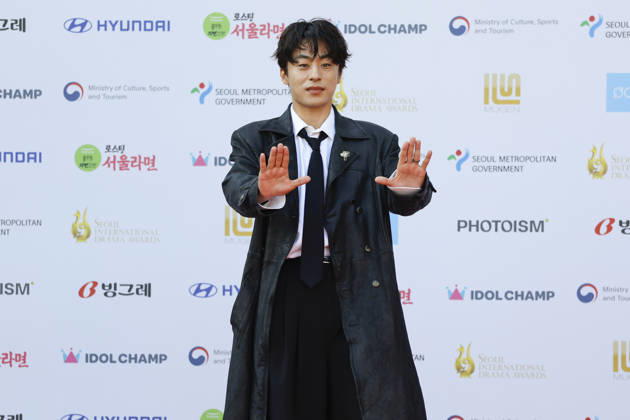 red carpet at Seoul Drama Awards in South Korea South Korean actor Koo Kyo-hwan poses for photos on the red carpet during the 21st Seoul International Drama Awards in Seoul, South Korea, on October 08, 2026. Seoul South Korea  Copyright: xMatrixxImages JungxUi-Chelx