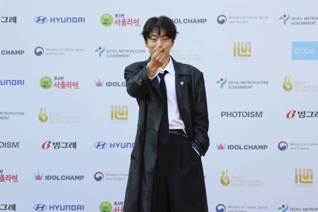 red carpet at Seoul Drama Awards in South Korea South Korean actor Koo Kyo-hwan poses for photos on the red carpet during the 21st Seoul International Drama Awards in Seoul, South Korea, on October 08, 2026. Seoul South Korea  Copyright: xMatrixxImages JungxUi-Chelx