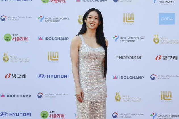 red carpet at Seoul Drama Awards in South Korea Singaporean actress Gladys Bay poses for photos on the red carpet during the 21st Seoul International Drama Awards in Seoul, South Korea, on October 08, 2026. Seoul South Korea  Copyright: xMatrixxImages JungxUi-Chelx