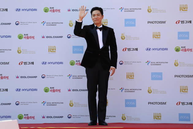 red carpet at Seoul Drama Awards in South Korea South Korean actor Lee Dong-ha poses for photos on the red carpet during the 21st Seoul International Drama Awards in Seoul, South Korea, on October 08, 2026. Seoul South Korea  Copyright: xMatrixxImages JungxUi-Chelx