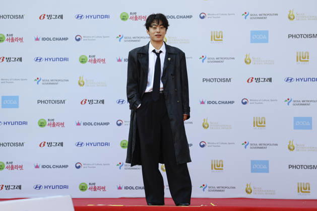red carpet at Seoul Drama Awards in South Korea South Korean actor Koo Kyo-hwan poses for photos on the red carpet during the 21st Seoul International Drama Awards in Seoul, South Korea, on October 08, 2026. Seoul South Korea  Copyright: xMatrixxImages JungxUi-Chelx