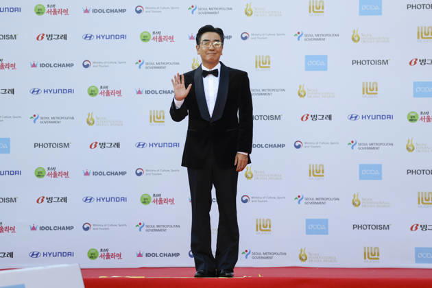 red carpet at Seoul Drama Awards in South Korea South Korean actor Ryu Seung-ryong poses for photos on the red carpet during the 21st Seoul International Drama Awards in Seoul, South Korea, on October 08, 2026. Seoul South Korea  Copyright: xMatrixxImages JungxUi-Chelx