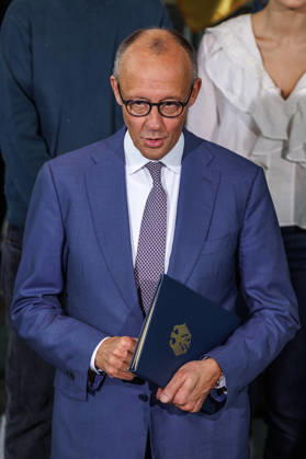 Exchange of the instruments of ratification of the Kensington Treaty by Federal Chancellor Friedrich Merz (CDU) and the Prime Minister of the United Kingdom of Great Britain and Northern Ireland, Andrew Burnham Exchange of the instruments of ratification of the Kens