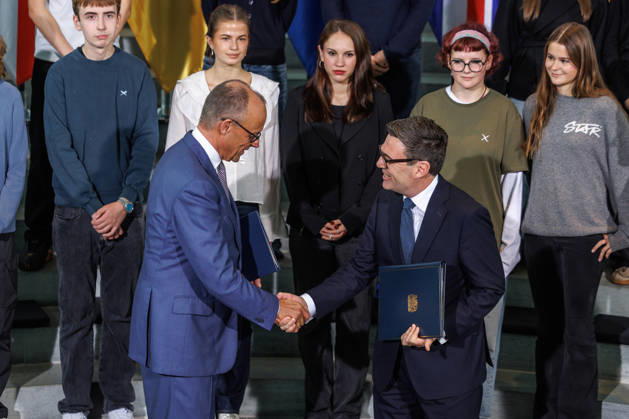 Exchange of the instruments of ratification of the Kensington Treaty by Federal Chancellor Friedrich Merz (CDU) and the Prime Minister of the United Kingdom of Great Britain and Northern Ireland, Andrew Burnham Exchange of the instruments of ratification of the Kens
