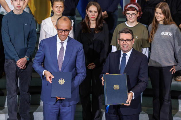 Exchange of the instruments of ratification of the Kensington Treaty by Federal Chancellor Friedrich Merz (CDU) and the Prime Minister of the United Kingdom of Great Britain and Northern Ireland, Andrew Burnham Exchange of the instruments of ratification of the Kens