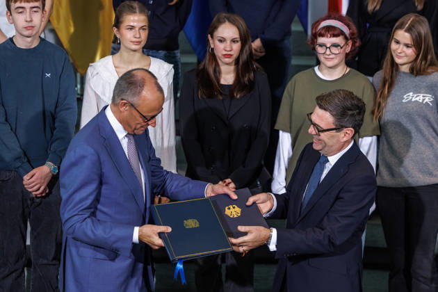 Exchange of the instruments of ratification of the Kensington Treaty by Federal Chancellor Friedrich Merz (CDU) and the Prime Minister of the United Kingdom of Great Britain and Northern Ireland, Andrew Burnham Exchange of the instruments of ratification of the Kens