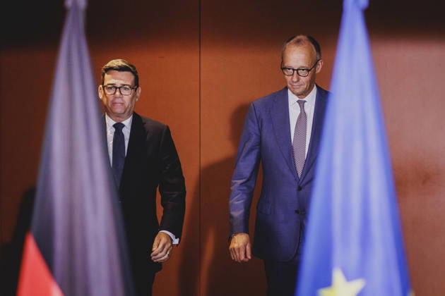 R L Friedrich Merz of the CDU, Chancellor of Germany, and Andrew Burnham, Prime Minister of the United Kingdom, photographed before a statement in Berlin, October 8, 2026, Berlin, Germany Copyright: xFlorianxGaertnerx