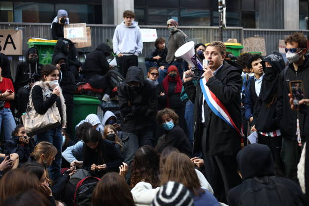 Catholic Institute of Paris and Paris-Panthéon-Assas Louis Boyard Protest - Paris Left-wing La France Insoumise (LFI) MP Louis Boyard speaks with a megaphone amid a blockade action near a building of the Pantheon Assas University during a student demonstration in Paris, on October 8, 2026, as part of a nationwide protest movement over learning conditions. Photo by Raphael Lafargue ABACAPRESS.COM Paris France Copyright: xLafarguexRaphael ABACAx