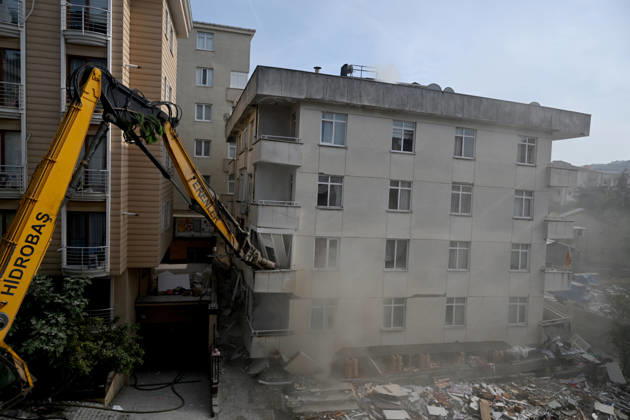 Partial collapse occurs in 7-story building in Istanbul s Maltepe district ISTANBUL, TURKIYE - OCTOBER 08: Search and rescue personnel, including firefighters, AFAD, UMKE, and police teams initiate a controlled demolition to safely reach three people trapped under rubble after the lower three floors of a seven-story residential building collapsed for undetermined reasons in the Maltepe district of Istanbul, Turkiye, on October 08, 2026. Ahmet Okatali Anadolu Istanbul Turkey. Editorial use only. Please get in touch for any other usage.  Copyright: x2026xAnadoluxAhmetxOkatalix