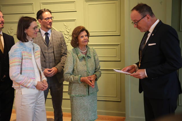 Queen Silvia of Sweden Visits Mainau Island, Konstanz, Mainau, October 8, 2026 Her Majesty Queen Silvia of Sweden visits Mainau Island near Konstanz and, among other things, signs the city’s Golden Book in Baden-Württemberg, Germany Copyright: xMatthiasxGränzdörferx