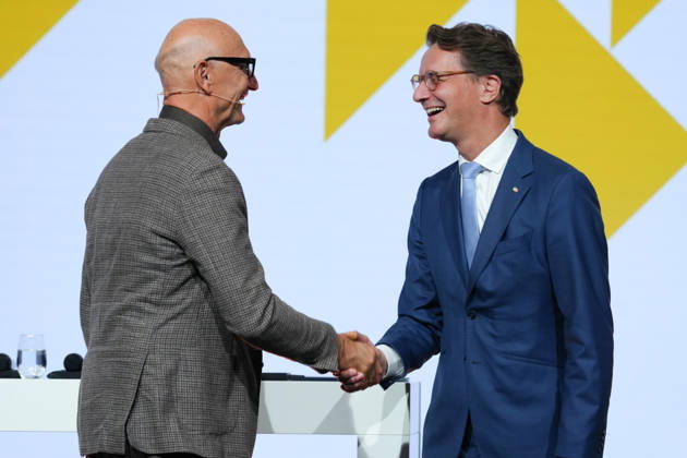 Brand Economy Day 2026 NRW: Minister President Hendrik Wuest congratulates Telekom CEO Tim Hottges on winning the Mensch Marke award at Brand Economy Day 2026, Berlin, October 8, 2026, Berlin, Berlin, Germany