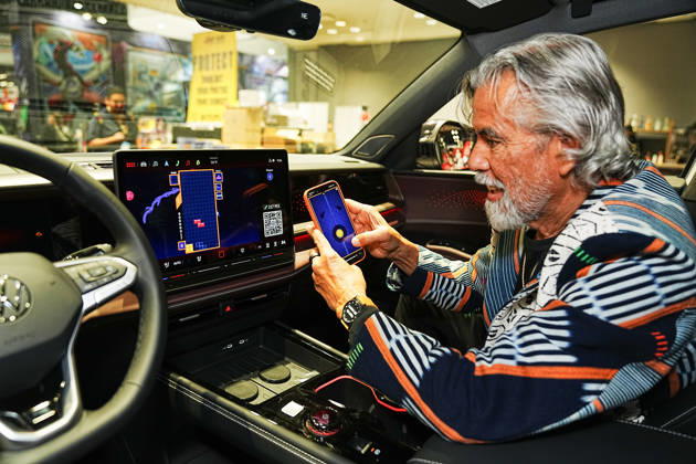 October 8, 2026, New York, New York, USA: Video game designer and Tetris co-founder HENK ROGERS at 2026 New York Comic Con at the Javits Center on October 8, 2026 in New York. HENK ROGERS is on had to welcome the next evolution of Tetris as it moves into the dashboard of a 2027 Volkswagen Atlas. Volkswagen is bringing Tetris to its vehicles through AirConsole, an in car gaming platform that turns the vehicle s infotainment screen into a gaming display, with smartphones serving as the controllers. The games are designed to be played while the vehicle is parked, creating a new kind of entertainment experience inside the car. New York USA - ZUMAb148 20261008_zap_b148_010 Copyright: xBryanxSmithx