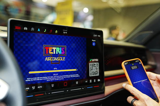 October 8, 2026, New York, New York, USA: Video game designer and Tetris co-founder HENK ROGERS at 2026 New York Comic Con at the Javits Center on October 8, 2026 in New York. HENK ROGERS is on had to welcome the next evolution of Tetris as it moves into the dashboard of a 2027 Volkswagen Atlas. Volkswagen is bringing Tetris to its vehicles through AirConsole, an in car gaming platform that turns the vehicle s infotainment screen into a gaming display, with smartphones serving as the controllers. The games are designed to be played while the vehicle is parked, creating a new kind of entertainment experience inside the car. New York USA  - ZUMAb148 20261008_zap_b148_021 Copyright: xBryanxSmithx