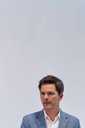 Berlin, October 8, 2026: Steffen Krach of the SPD looks to the side during a joint press statement by Die Linke Berlin, Alliance 90 The Greens Berlin, and the SPD Berlin following the conclusion of preliminary talks in the foyer of the Haus der Statistik. Press statement by Die Linke, the Greens, and the SPD in Berlin