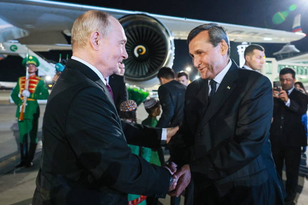 TURKMENISTAN, BALKAN PROVINCE - OCTOBER 8, 2026: Rashid Meredov, Turkmenistan s First Deputy Chairman of the Cabinet of Ministers Minister of Foreign Affairs, attends a welcomes the arrival of Vladimir Putin (R-L front), President of Russia, ahead of a meeting of the CIS (Commonwealth of Independent States) Council of Heads of State in Turkmenbasy Turkmenistan - ZUMAt113 20261008_zaa_t113_530 Copyright: xVladimirxSmirnovx