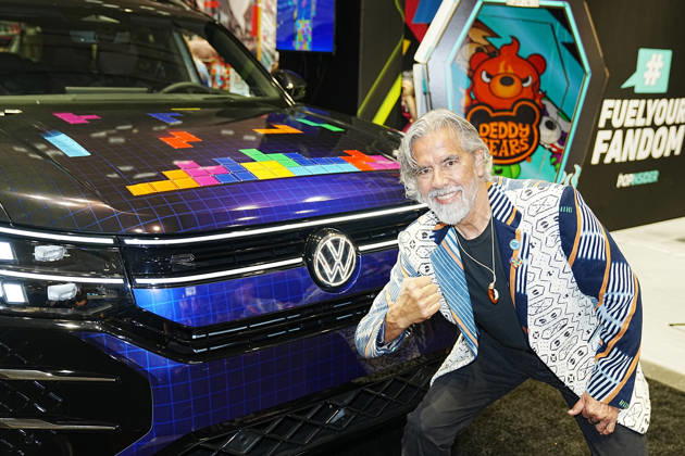 October 8, 2026, New York, New York, USA: Video game designer and Tetris co-founder HENK ROGERS at 2026 New York Comic Con at the Javits Center on October 8, 2026 in New York. HENK ROGERS is on had to welcome the next evolution of Tetris as it moves into the dashboard of a 2027 Volkswagen Atlas. Volkswagen is bringing Tetris to its vehicles through AirConsole, an in car gaming platform that turns the vehicle s infotainment screen into a gaming display, with smartphones serving as the controllers. The games are designed to be played while the vehicle is parked, creating a new kind of entertainment experience inside the car. New York USA - ZUMAb148 20261008_zap_b148_019 Copyright: xBryanxSmithx