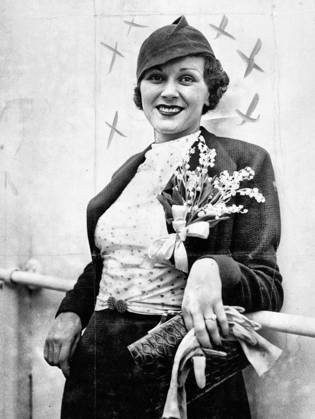 English Actress -- Benita A Hume, the English actress, who has been so Successful in American Films, snapped as she left New York for a London Holiday. October 2, 1933.  Copyright: xCopyrightxUnknownx 5513-85306117