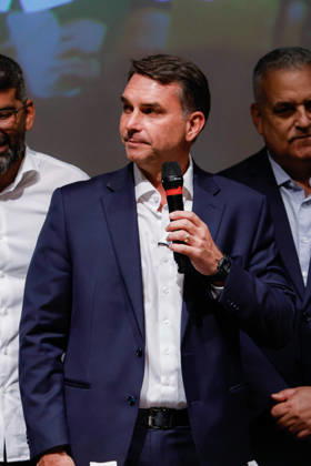 BRASiLIA, DF - 08.10.2026: FLaVIO MEETS WITH POLITICIANS FROM THE PL - Presidential candidate Flavio Bolsonaro meets with PL deputies and governors elected this Thursday (October 8th) at the Brasil 21 building. x3026707x  JoaoxPedroxCarvalho