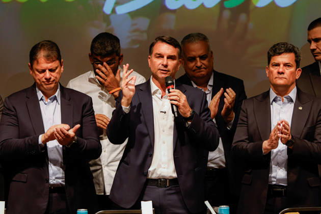 BRASiLIA, DF - 08.10.2026: FLaVIO MEETS WITH POLITICIANS FROM THE PL - Presidential candidate Flavio Bolsonaro meets with PL deputies and governors elected this Thursday (October 8th) at the Brasil 21 building. x3026713x  JoaoxPedroxCarvalho