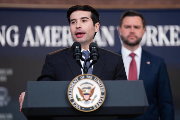 JD Vance During Immigration Program Announcement - Washington US Secretary of Labor Keith Sonderling gives remarks during an announcement in the South Court Auditorium of the Eisenhower Executive Office Building at the White House in Washington, DC, US, on Thursday, Oct. 8, 2026. The Trump administration said Thursday that it would suspend an immigration program for multiple tech firms, including Microsoft Corp., alleging widespread abuse of a worker visa system. Photo by Aaron Schwartz Pool ABACAPRESS.COM Washington District of Columbia Copyright: xPool ABACAx