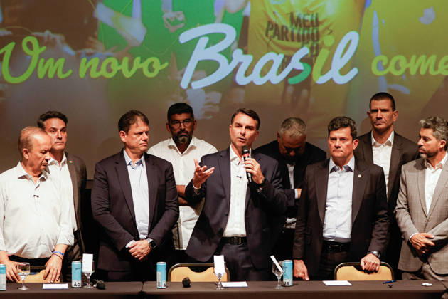 BRASiLIA, DF - 08.10.2026: FLaVIO MEETS WITH POLITICIANS FROM THE PL - Presidential candidate Flavio Bolsonaro meets with PL deputies and governors elected this Thursday (October 8th) at the Brasil 21 building. x3026734x  JoaoxPedroxCarvalho