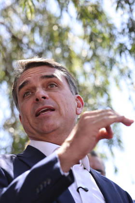 Brazilian presidential candidate Flavio Bolsonaro of the Liberal Party BRASILIA, BRAZIL - OCTOBER 08 : Brazilian presidential candidate Flavio Bolsonaro of the Liberal Party (PL) speaks to the press during a meeting with elected governors ahead of the presidential runoff election, in Brasilia, Brazil on October 08, 2026. Mateus Bonomi Anadolu Brasilia Brazil. Editorial use only. Please get in touch for any other usage.  Copyright: x2026xAnadoluxMateusxBonomix