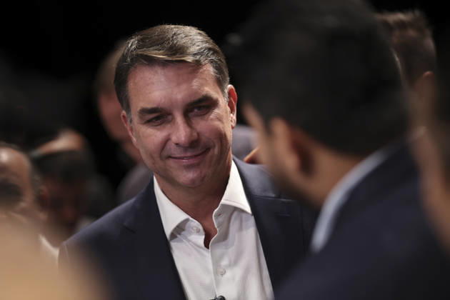 Brazilian presidential candidate Flavio Bolsonaro of the Liberal Party BRASILIA, BRAZIL - OCTOBER 08 : Brazilian presidential candidate Flavio Bolsonaro of the Liberal Party (PL) attends a meeting with elected governors ahead of the presidential runoff election, in Brasilia, Brazil on October 08, 2026. Mateus Bonomi Anadolu Brasilia Brazil. Editorial use only. Please get in touch for any other usage.  Copyright: x2026xAnadoluxMateusxBonomix