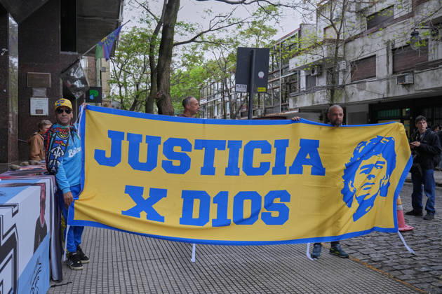 Closing arguments begin in the Maradona s death in Argentina SAN ISIDRO, ARGENTINA - OCTOBER 8: A view of banner outside of the courthouse as prosecutors and plaintiff attorneys present their closing arguments before Oral Criminal Court No. 7 in San Isidro, Argentina on October 8, 2026. The trial has entered its final stage, with the accusing parties seeking severe penalties against seven medical professionals charged with homicide with eventual intent over allegations of negligent and indifferent medical care that contributed to Maradona’s death. Luciano Gonzalez Anadolu San Isidro Argentina. Editorial use only. Please get in touch for any other usage.  Copyright: x2026xAnadoluxLucianoxGonzalezx