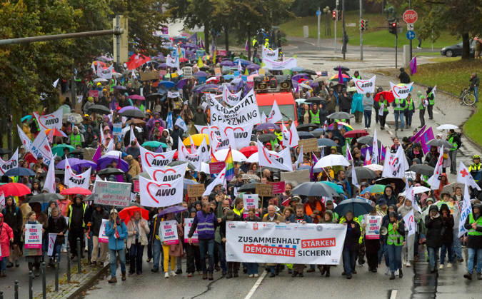 October 8, 2026, Welfare State Demonstration in Kiel Under the slogan Secure Democracy, Strengthen Cohesion, welfare organizations in Kiel called for a demonstration. After the opening rally, approximately 5,000 participants marched from Kiel’s City Hall Square along Düsternbrooker Weg to the Kiel State House. Kiel, Düsternbrooker Weg, Schleswig Holstein, Germany