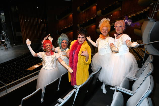 Cast of *Trude m* and the little divertissement. It is staged annually by the Cäcilia Wolkenburg Theater Group at the Cologne Men’s Chorus (KMGV). All performers on stage are volunteers. The 2027 program is titled Wat e Thiater and pays tribute to the unforgettable Trude Herr, as well as a celebration of the return to the