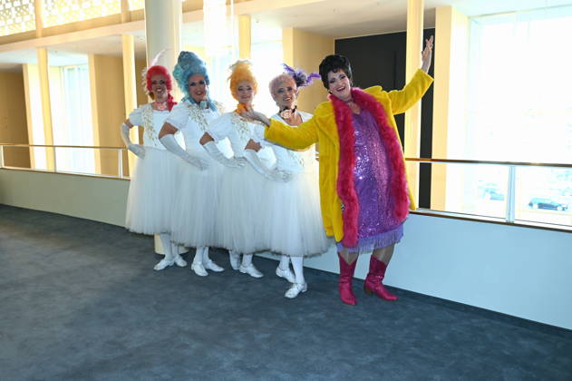 Cast of *Trude m* and the little divertissement. It is staged annually by the Cäcilia Wolkenburg Theater Group at the Cologne Men’s Chorus (KMGV). All performers on stage are volunteers. The 2027 program is titled Wat e Thiater and pays tribute to the unforgettable Trude Herr, as well as a celebration of the return to the