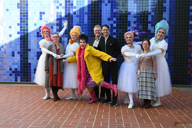 Cast and crew of this little divertissement: It is staged annually by the Cäcilia Wolkenburg Theater Group, part of the Cologne Men’s Chorus (KMGV). All performers on stage participate on a volunteer basis. The 2027 program is titled *Wat e Thiater* and pays tribute to the unforgettableTrude Herr, as well as a celebration of the re