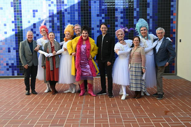 Cast and crew of the little divertissement. It is staged annually by the Cäcilia Wolkenburg Theater Group, part of the Cologne Men’s Chorus (KMGV). All performers on stage participate on a volunteer basis. The 2027 program is titled *Wat e Thiater* and pays homage to the unforgettableTrude Herr, as well as a celebration of the retu