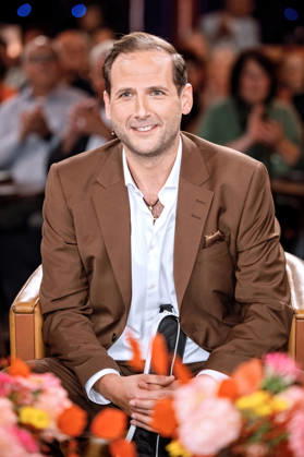 MDR Riverboat: Antique dealer Julian Schmitz Avila during the taping of the MDR talk show Riverboat on October 8, 2026, at Mediacity Leipzig 20261008SFL0045