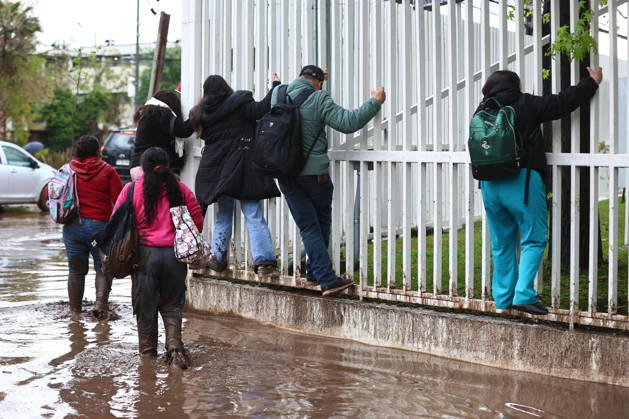 Santiago, October 8, 2026 A mudslide is affecting the area from San Carlos de Apoquindo to Los Dominicos in the Las Condes district, causing widespread damage and sweeping away vehicles and people. Javier Salvo Aton, Chile, Aton 1197952  Copyright: JAVIERxSALVO ATONxCHILE