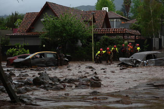 Mudslide hits eastern Santiago, Chile SANTIAGO, CHILE - OCTOBER 8: A barrage of water, mud and stones descended this Thursday afternoon through the San Carlos de Apoquindo sector, a sector in the east of Santiago, and swept away cars and public transport vehicles, in Santiago, Chile, on Thursday, October 8, 2026. Lucas Aguayo Araos Anadolu Santiago Chile. Editorial use only. Please get in touch for any other usage. Copyright: x2026xAnadoluxLucasxAguayoxAraosx