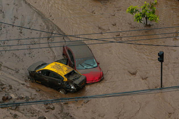 Mudslide hits eastern Santiago, Chile SANTIAGO, CHILE - OCTOBER 8: A barrage of water, mud and stones descended this Thursday afternoon through the San Carlos de Apoquindo sector, a sector in the east of Santiago, and swept away cars and public transport vehicles, in Santiago, Chile, on Thursday, October 8, 2026. Lucas Aguayo Araos Anadolu Santiago Chile. Editorial use only. Please get in touch for any other usage. Copyright: x2026xAnadoluxLucasxAguayoxAraosx