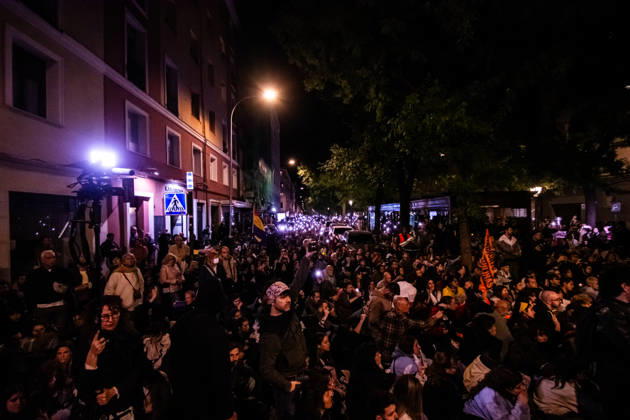 IPA89447784 - MADRID, SPAIN. OCTOBER 8. Thousands of people are taking part in the Hasta Siempre, Maricarmen march, from Puerta del Sol to the home where 87-year-old Maricarmen Abascal lived; she died on October 7 after being hospitalized following her eviction on September 23, in Madrid, Spain, on October 8, 2026. Organized by the Sindicato de Inquilinas of Madrid, the demonstration paid tribute to the woman, who had become a symbol of the struggle for the right to housing amid Spain™s housing crisis. Participants carried flowers, candles, and protest signs, calling for an end to evictions and greater housing protections. Copyright: xFrancescoxMilitelloxMirtox xFrancescoxMilitelloxMirtox IPA89447784